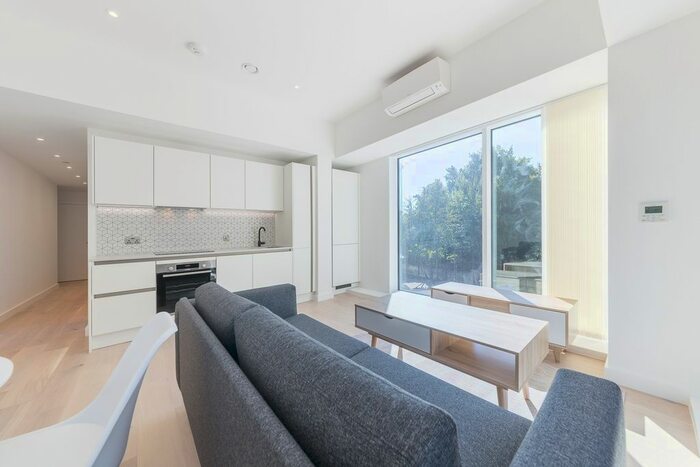 2 Bedroom Flat To Rent In Apt Parkview, Great West Road, Brentford, TW8