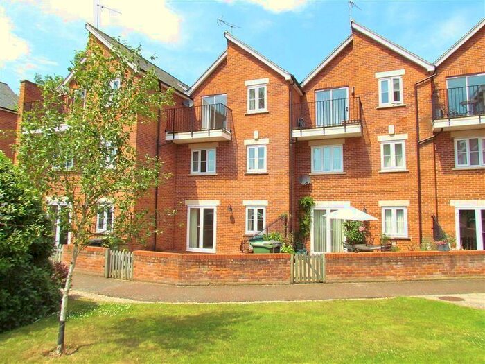 4 Bedroom Town House To Rent In Caldecott Road, Abingdon-on-Thames, OX14