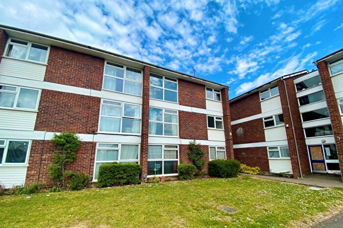 2 Bedroom Flat To Rent In Edwards Court, Slough, SL1