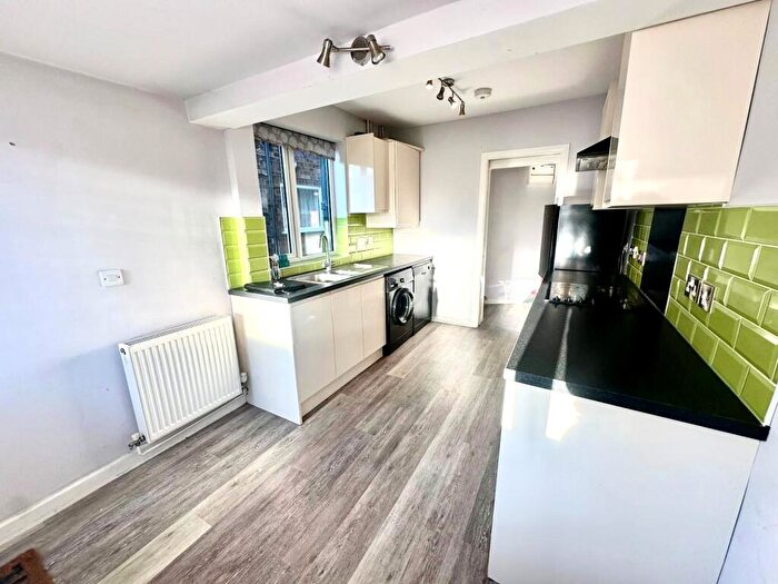 3 Bedroom Town House To Rent In Lambourne Drive, Wollaton, NG8