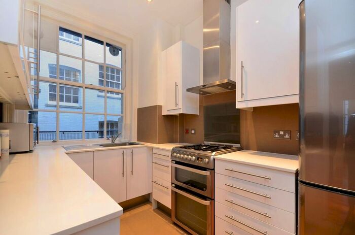 2 Bedroom Flat To Rent In Park Road, Regent's Park, London, NW1