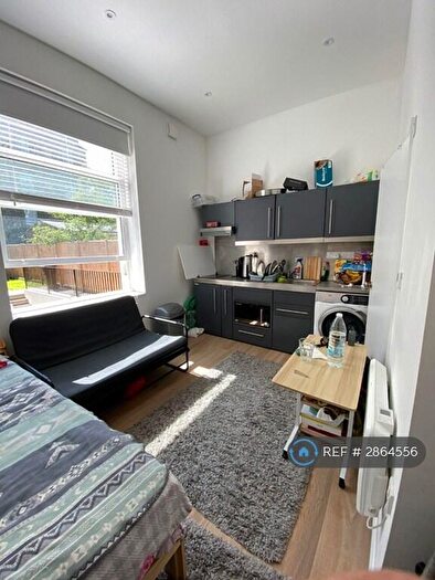 Studio To Rent In Goulton Road, London, E5