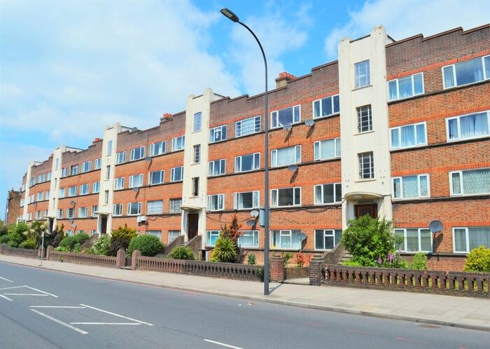 2 Bedroom Flat To Rent In Lee High Road, London, SE13