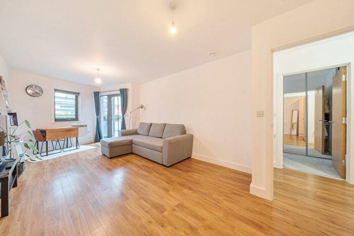 1 Bedroom Flat For Sale In Uxbridge Road, Acton, London, W3