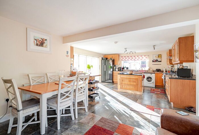 4 Bedroom Bungalow For Sale In School Road, Frampton Cotterell, Bristol, BS36