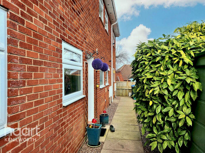 3 Bedroom Maisonette For Sale In Frythe Close, Kenilworth, CV8