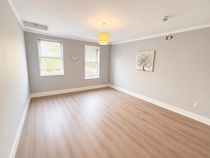 Studio To Rent In Palmerston Cresent, Palmers Green, N13