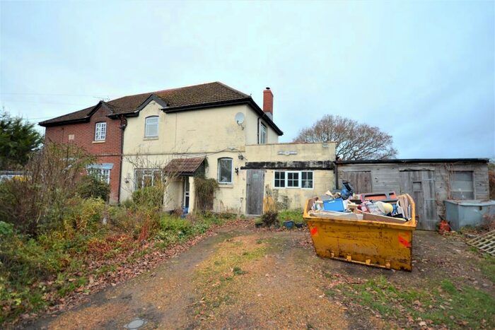 3 Bedroom Semi-Detached House For Sale In Allington Lane, Fair Oak, Eastleigh, SO50