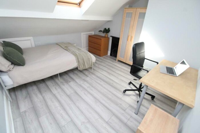 5 Bedroom Semi-Detached House To Rent In Lois Avenue, Lenton, Nottingham, NG7