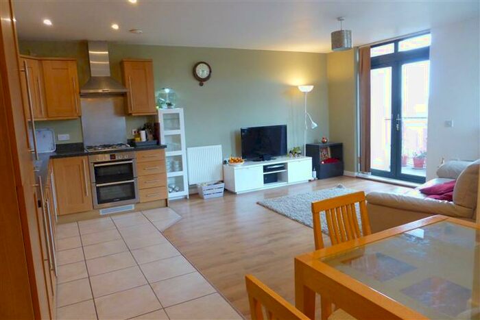 2 Bedroom Apartment To Rent In Sheldon Way, Berkhamsted, HP4