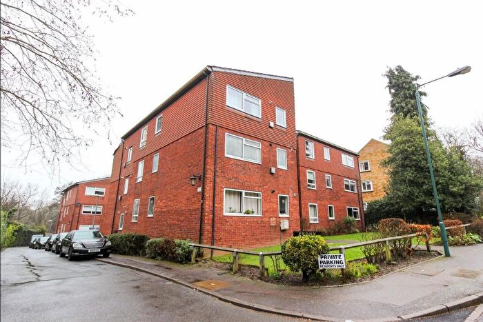 2 Bedroom Flat To Rent In Peony Court, Bridle Path, Woodford Green, IG8