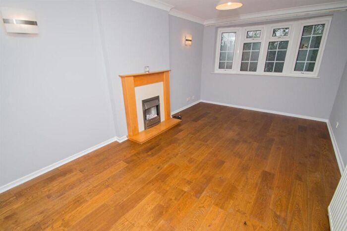 2 Bedroom Apartment To Rent In Shearing Close, Gedling, Nottingham, NG4