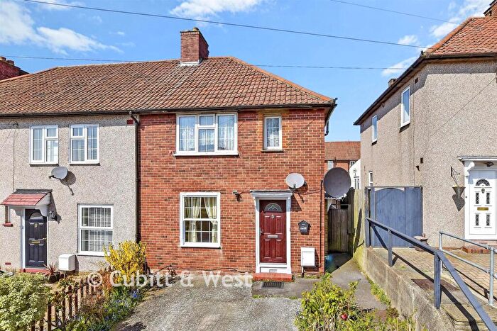 1 Bedroom Ground Maisonette For Sale In Love Lane, Morden, Surrey, SM4