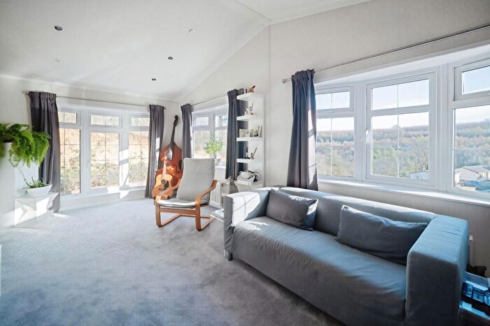 2 Bedroom Detached Bungalow For Sale In Valley View, Harrietsham, ME17
