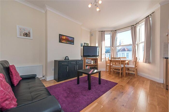 3 Bedroom Apartment To Rent In Osborne Road, London, NW2