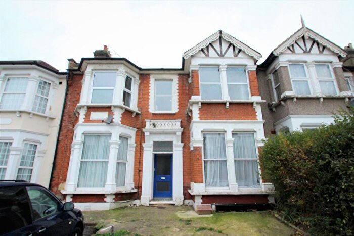 Studio To Rent In Kensington Gardens, Cranbrook, Ilford, IG1
