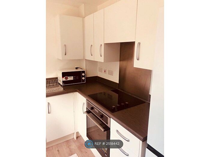2 Bedroom Flat To Rent In Sandwell, West Bromwich, B70
