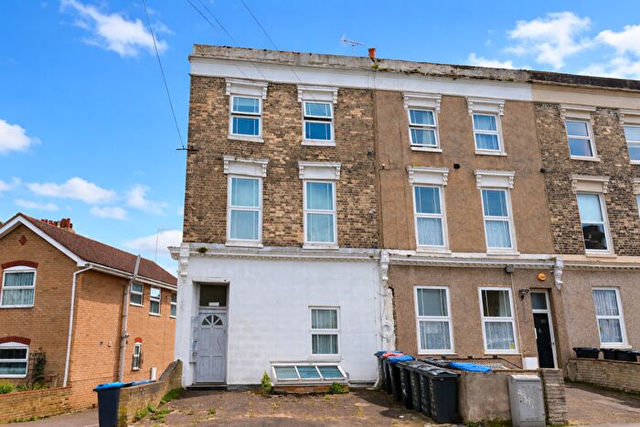 1 Bedroom Flat To Rent In Richmond Road, CT11