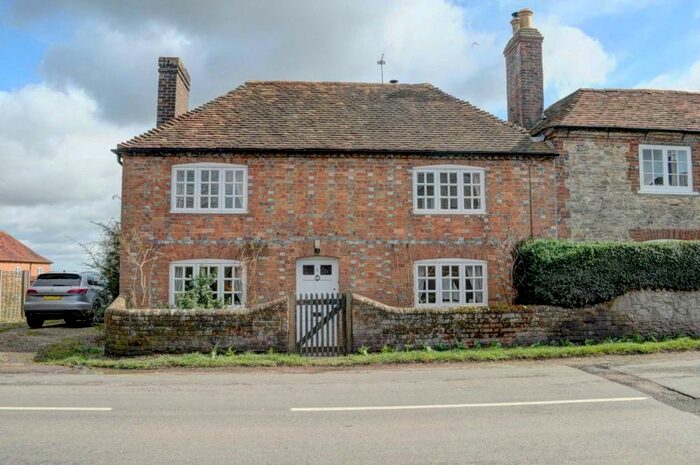 3 Bedroom Semi-Detached House To Rent In Gatehouse Cottages, Chilton, HP18