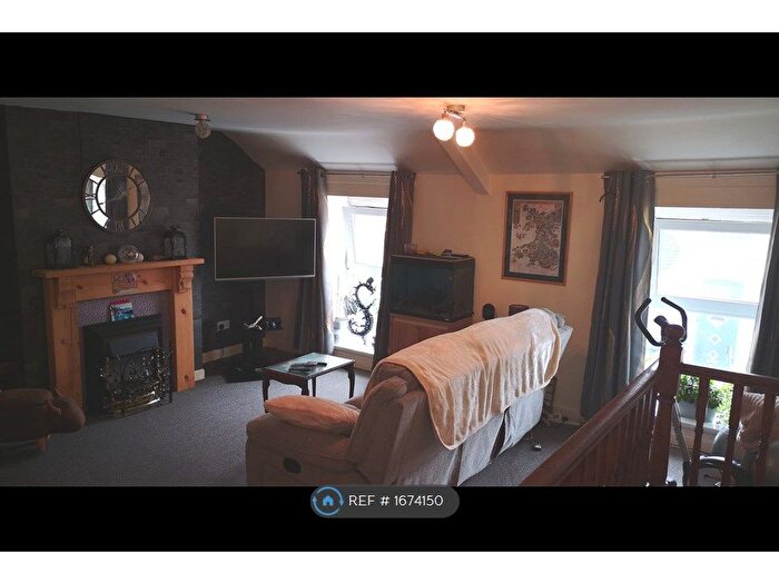 2 Bedroom Flat To Rent In Beaufort Rise, Beaufort, Ebbw Vale, NP23