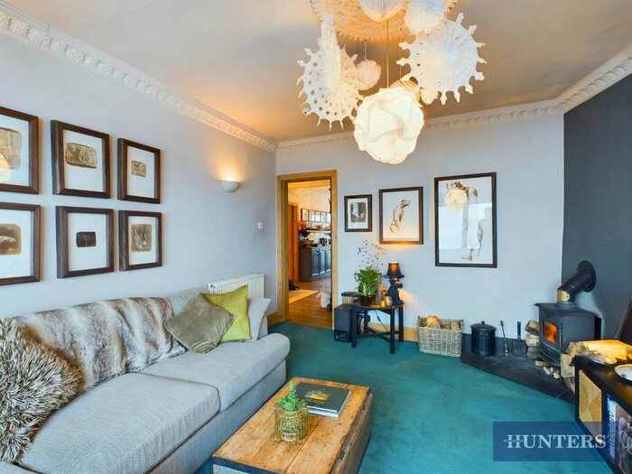 2 Bedroom Flat For Sale In Esplanade, Scarborough, YO11
