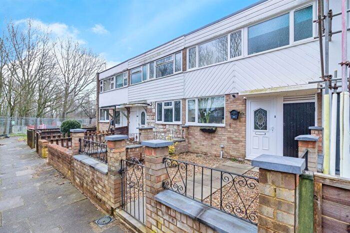 3 Bedroom Terraced House For Sale In Kinloch Place, Bletchley, Milton Keynes, MK2