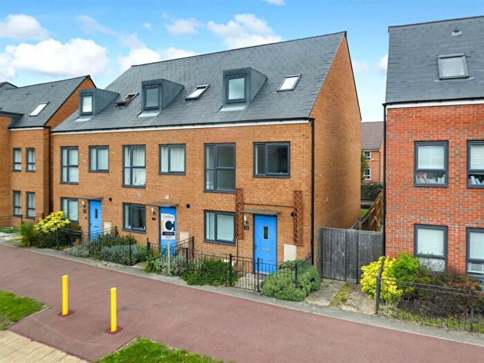 4 Bedroom End Of Terrace House For Sale In Countess Way, Brooklands, Milton Keynes, MK10