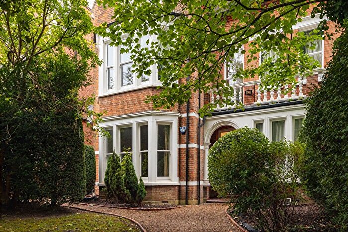 3 Bedroom Flat For Sale In West Hill, London, SW15