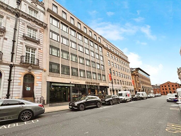 2 Bedroom Apartment For Sale In South Parade, Leeds, West Yorkshire, LS1