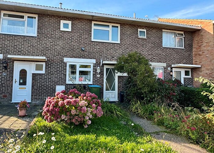 3 Bedroom Terraced House To Rent In Shopfield Close, Littlehampton, BN16