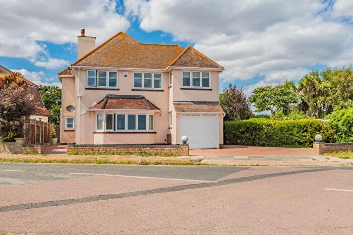 4 Bedroom Detached House For Sale In Waltham Way, Frinton-on-sea, CO13