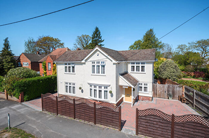 5 Bedroom Detached House For Sale In Darby Green Road, Blackwater, Camberley, Hampshire, GU17