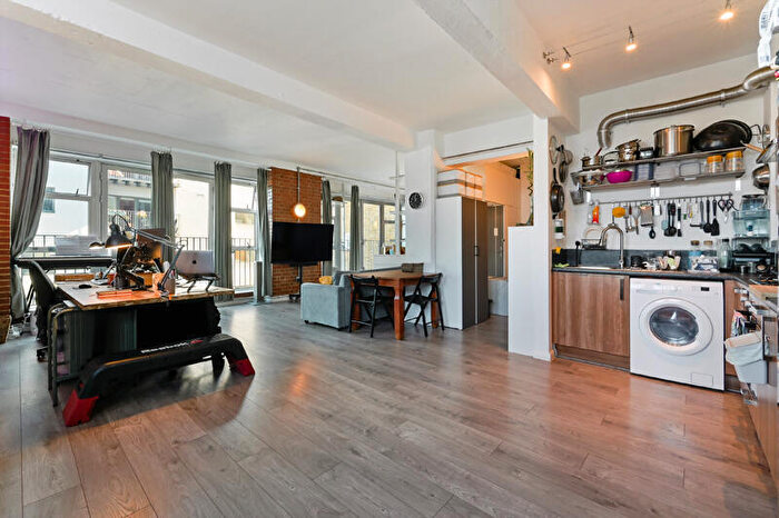 Studio To Rent In Kingsland Road, London, E2