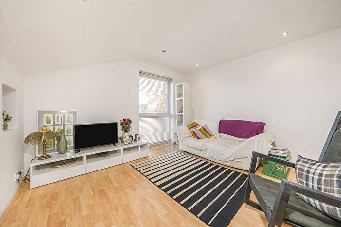 1 Bedroom Flat For Sale In Anlaby Road, Teddington, TW11