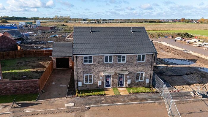 3 Bedroom Semi-detached House For Sale In Forbes Avenue, Pinchbeck, PE11