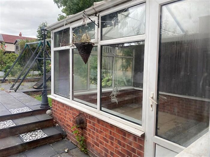 3 Bedroom End Of Terrace House For Sale In Shortfield Court, Barnsley, S71