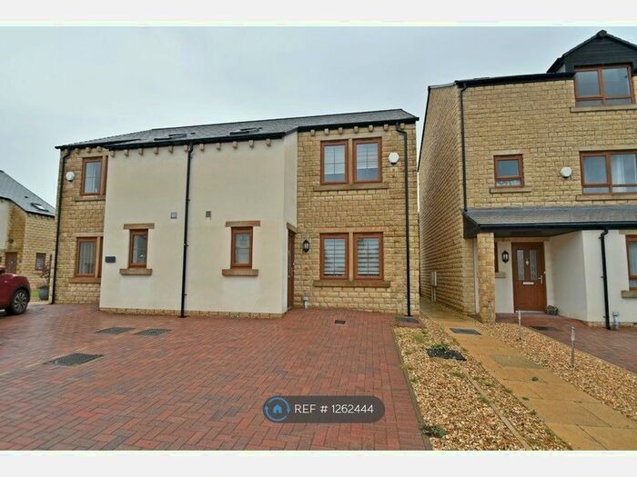3 Bedroom Semi-Detached House To Rent In Clarkson Close, Burnley BB10