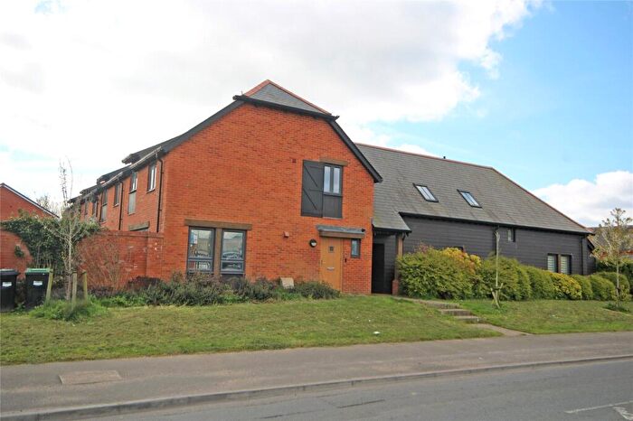 3 Bedroom End Of Terrace House For Sale In Gore Road, New Milton, Hampshire, BH25