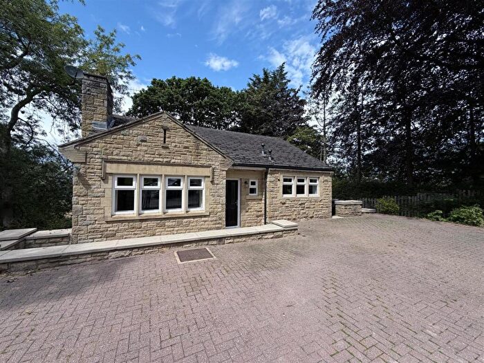 3 Bedroom Detached House To Rent In Queens Lodge, Queens Drive, Ikley, LS29