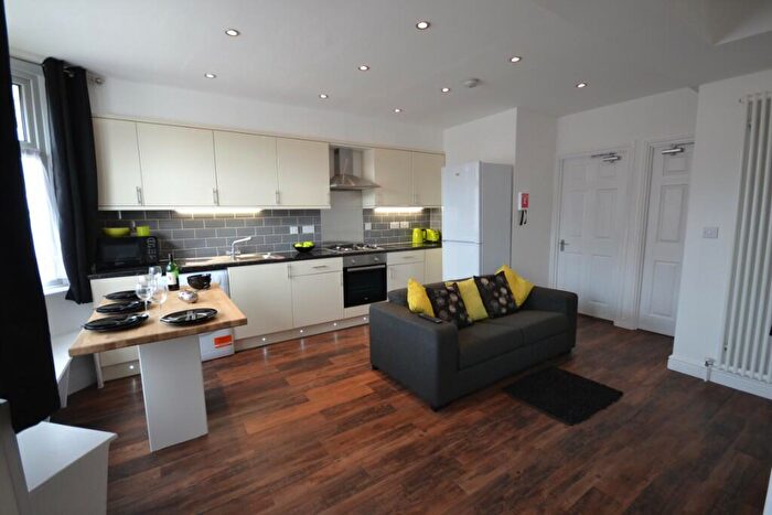 4 Bedroom House To Rent In Middle Street, Beeston, NG9