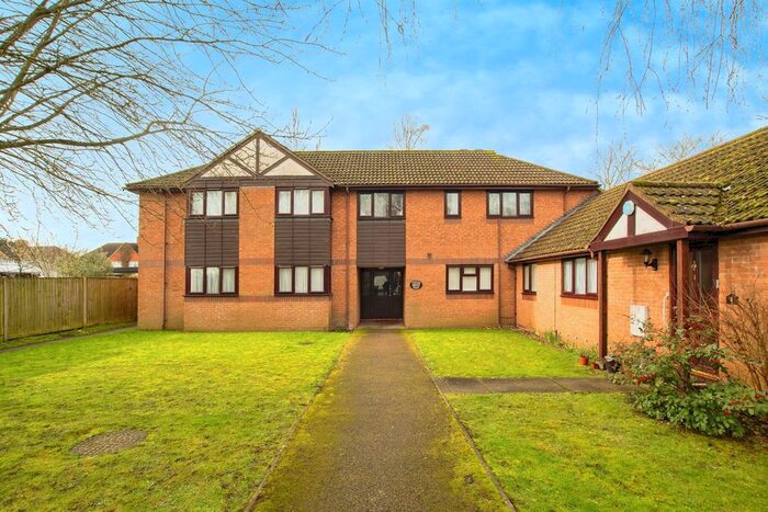 2 Bedroom Flat To Rent In Stewart Close, Abbots Langley, WD5