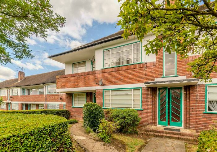 2 Bedroom Flat To Rent In Ossulton Way, Hampstead Garden Suburb, London, N2