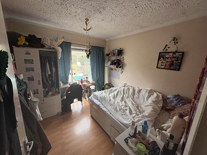 5 Bedroom Semi-Detached House To Rent In Strafford Gate, Potters Bar, EN6