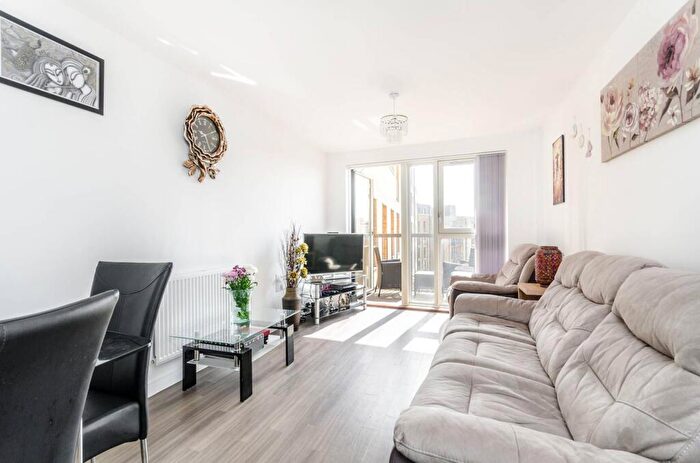 2 Bedroom Flat To Rent In Royal Court, Purley Way, Croydon, CR0