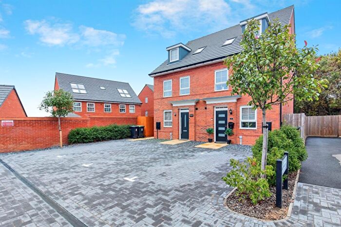 4 Bedroom Semi-Detached House For Sale In Kestrel Drive, Thrapston, Kettering, NN14