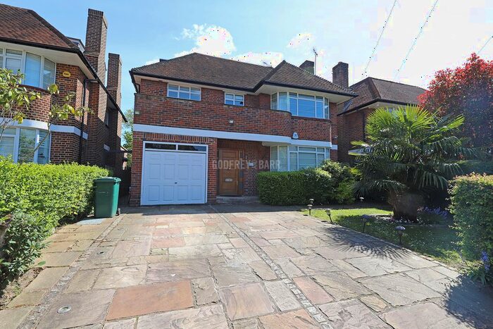 6 Bedroom Detached House To Rent In Spencer Drive, London, N2