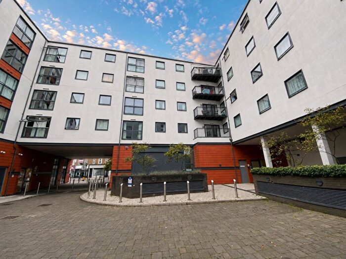 2 Bedroom Flat To Rent In Church Street, Epsom, KT17