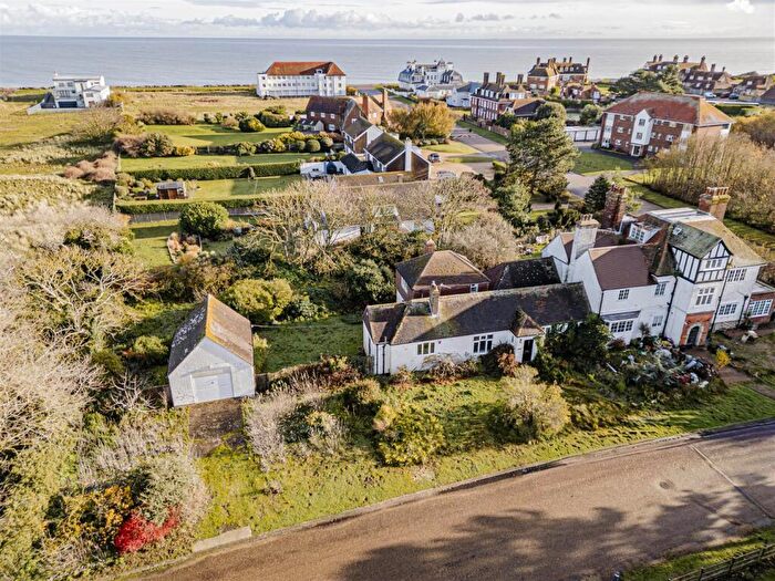 4 Bedroom Semi-Detached Bungalow For Sale In North Road, Sandwich Bay, Sandwich, CT13