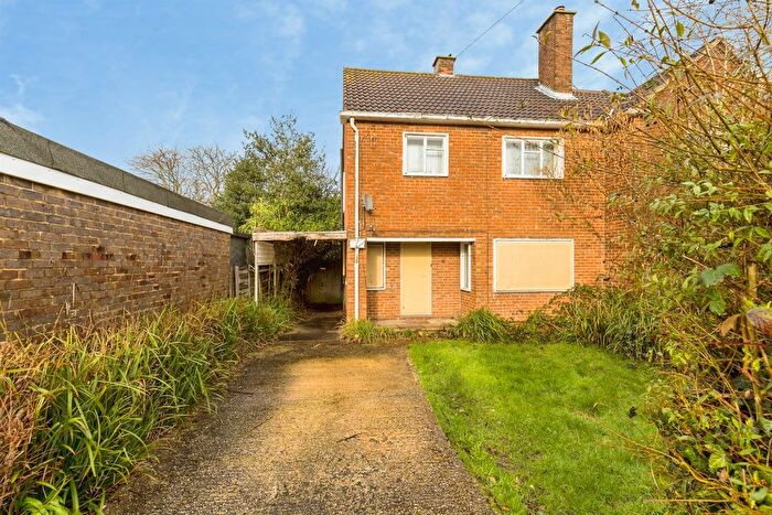 3 Bedroom Semi-Detached House For Sale In Highlands Avenue, Horsham, RH13