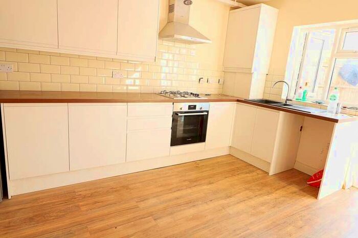 2 Bedroom Flat To Rent In Gantshill Crescent, Ilford, IG2